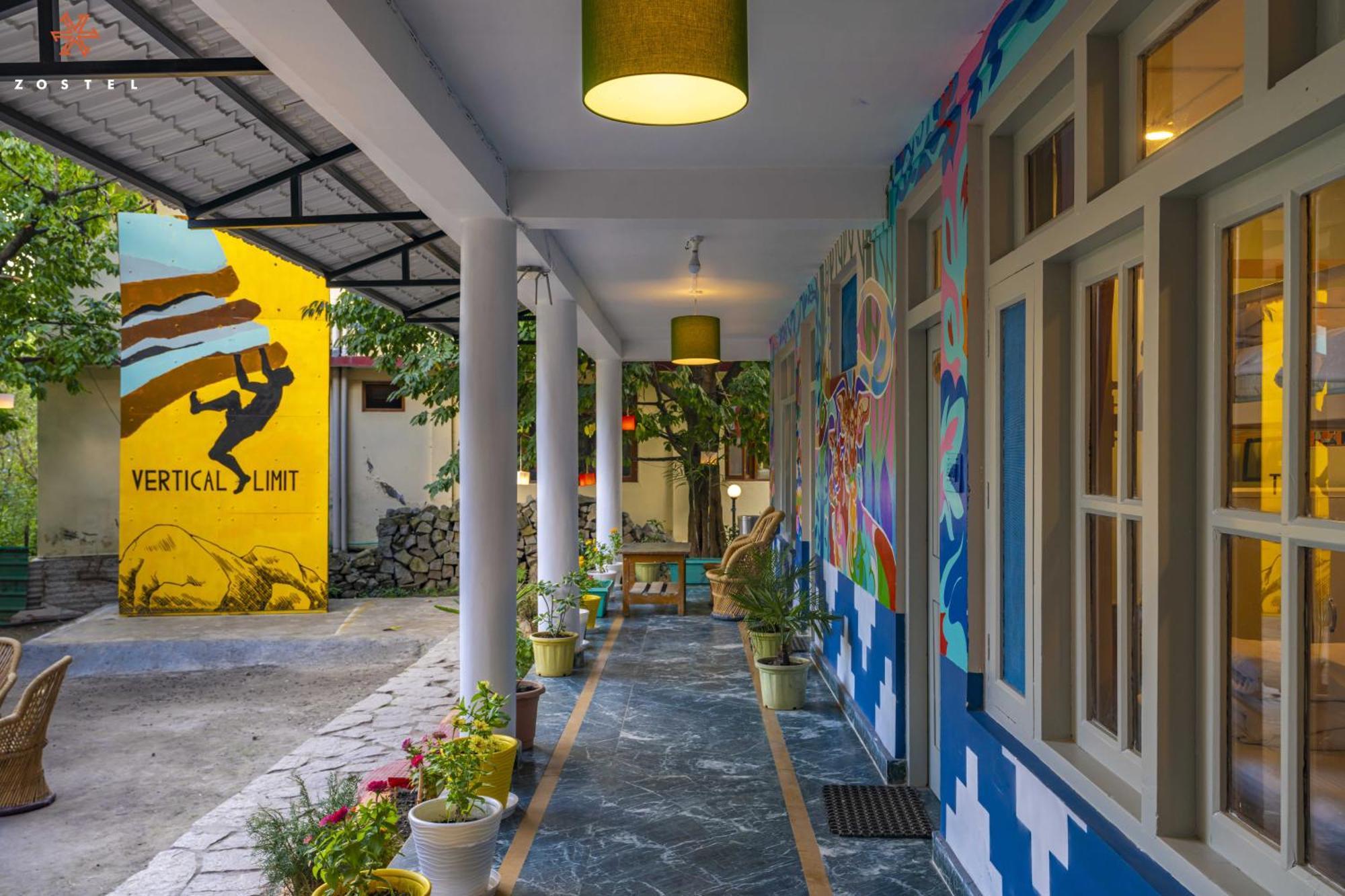 Zostel Old Manali Hostel Exterior photo